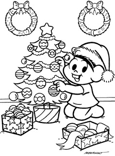 Mônica arrumando árvore de Natal
